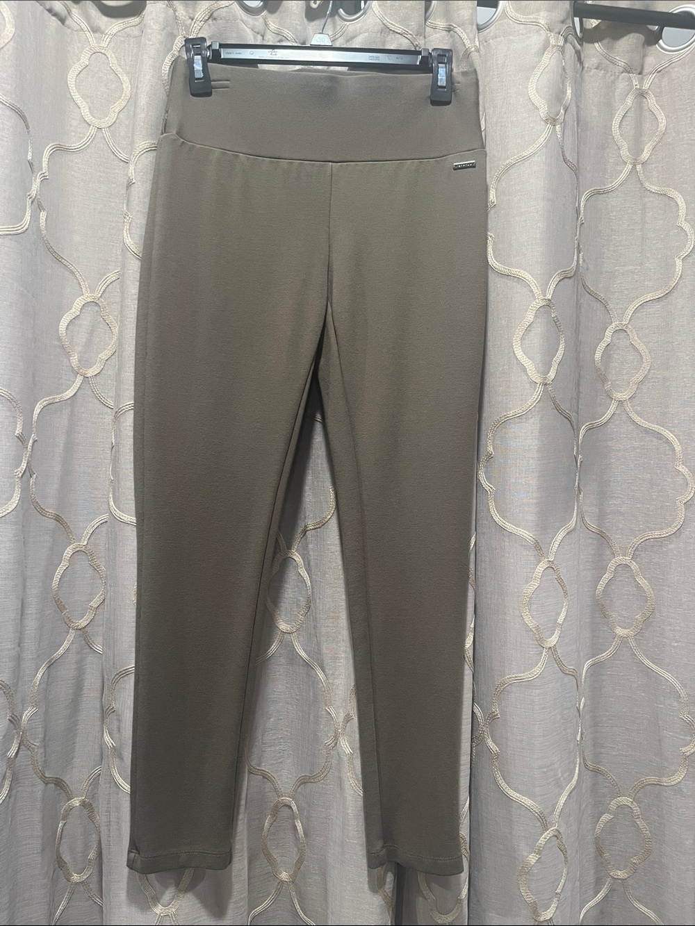 Tahari Olive Ankle-Length Pull-On Slim Pants